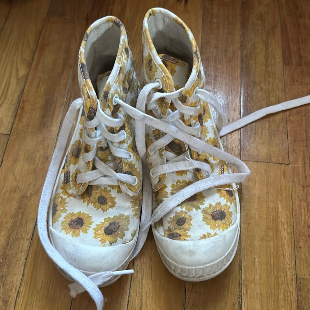 Canvas sunflower high tops
